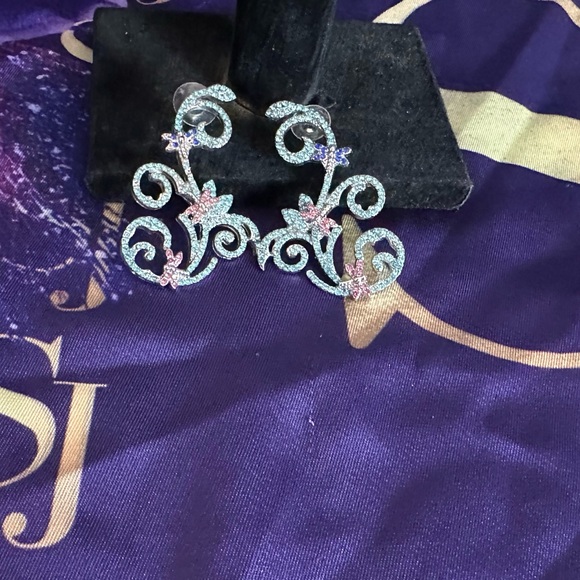 Sassy Jones Set: Necklace, 2 pairs of earrings, bracelet, brooch - Picture 10 of 10